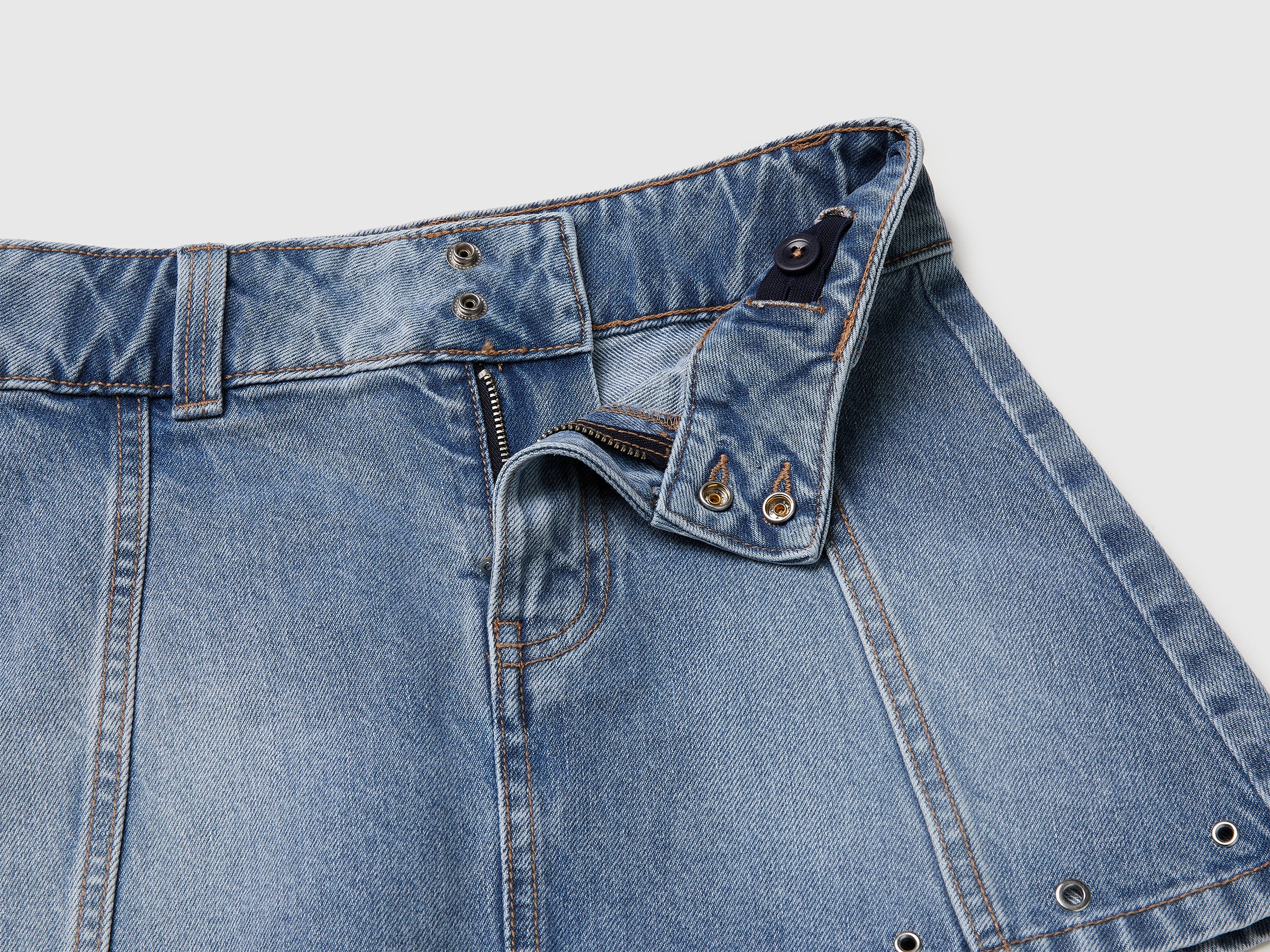 Saia de jeans com ilhoses - ucb_image_DS1