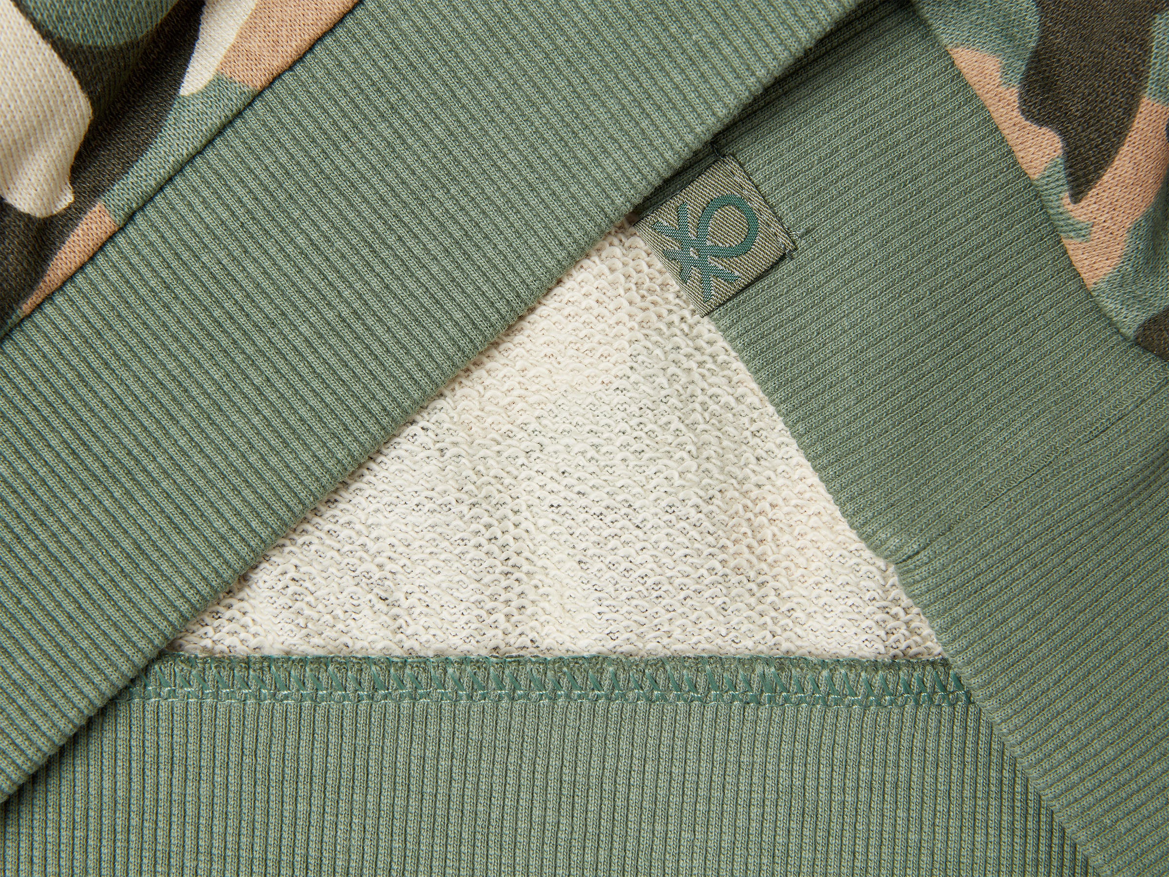 Conjunto com estampado camuflagem - ucb_image_DS1