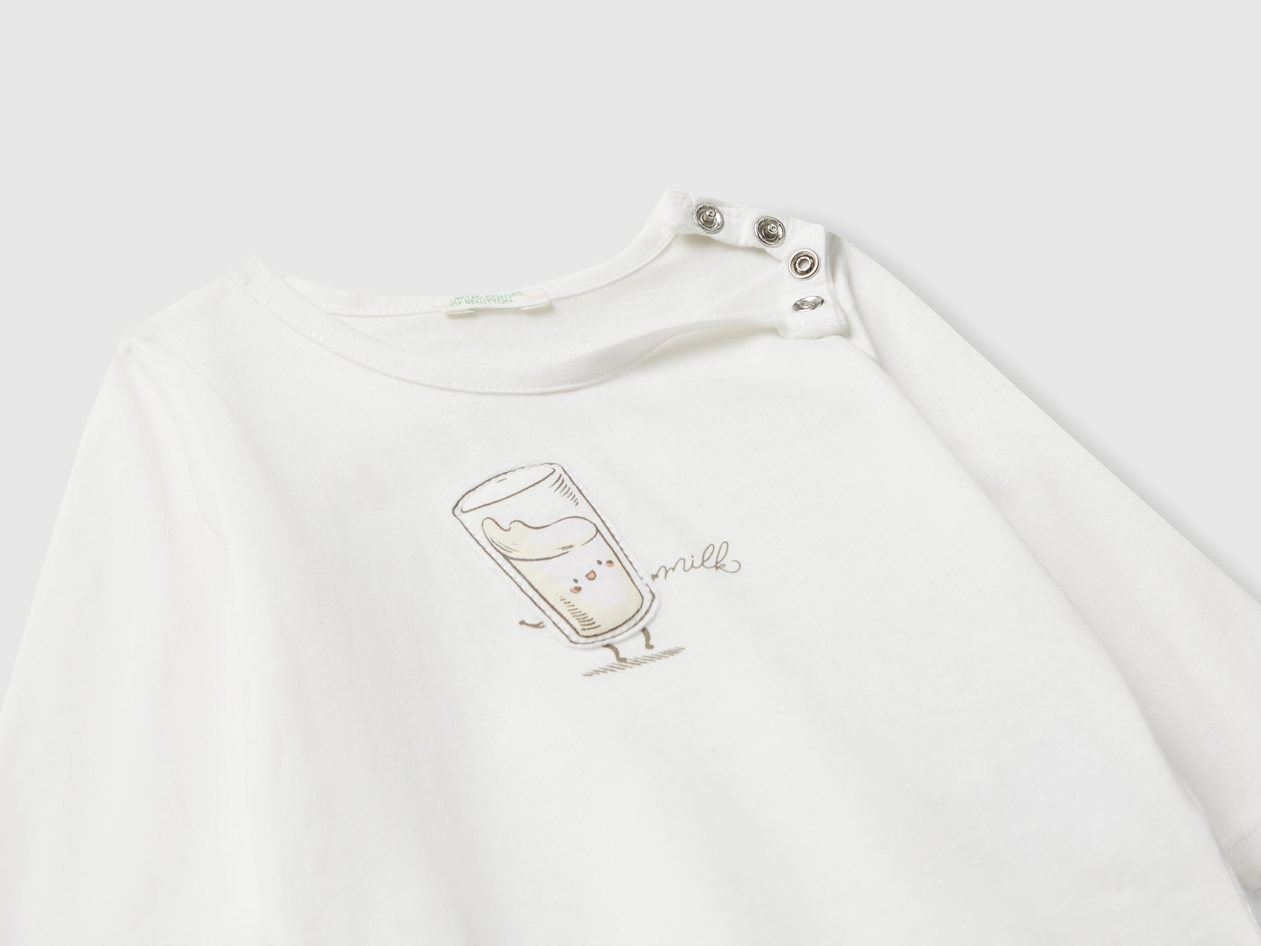 T-shirt com estampa e patch - ucb_image_DS1