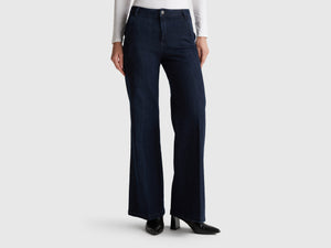 Wide fit jeans
