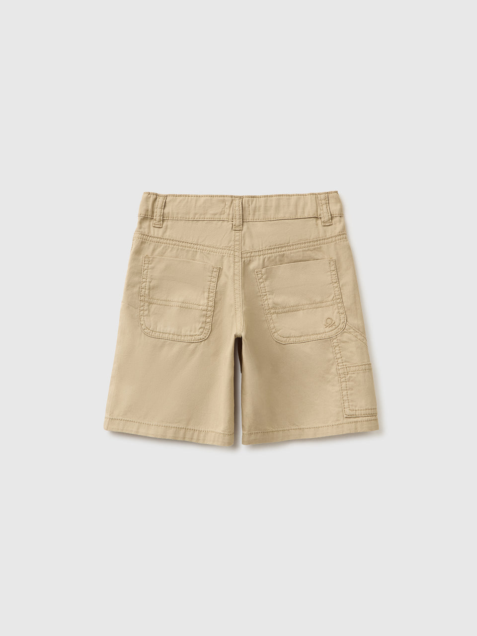 Lightweight Bermuda shorts with pockets - ucb_image_BS
