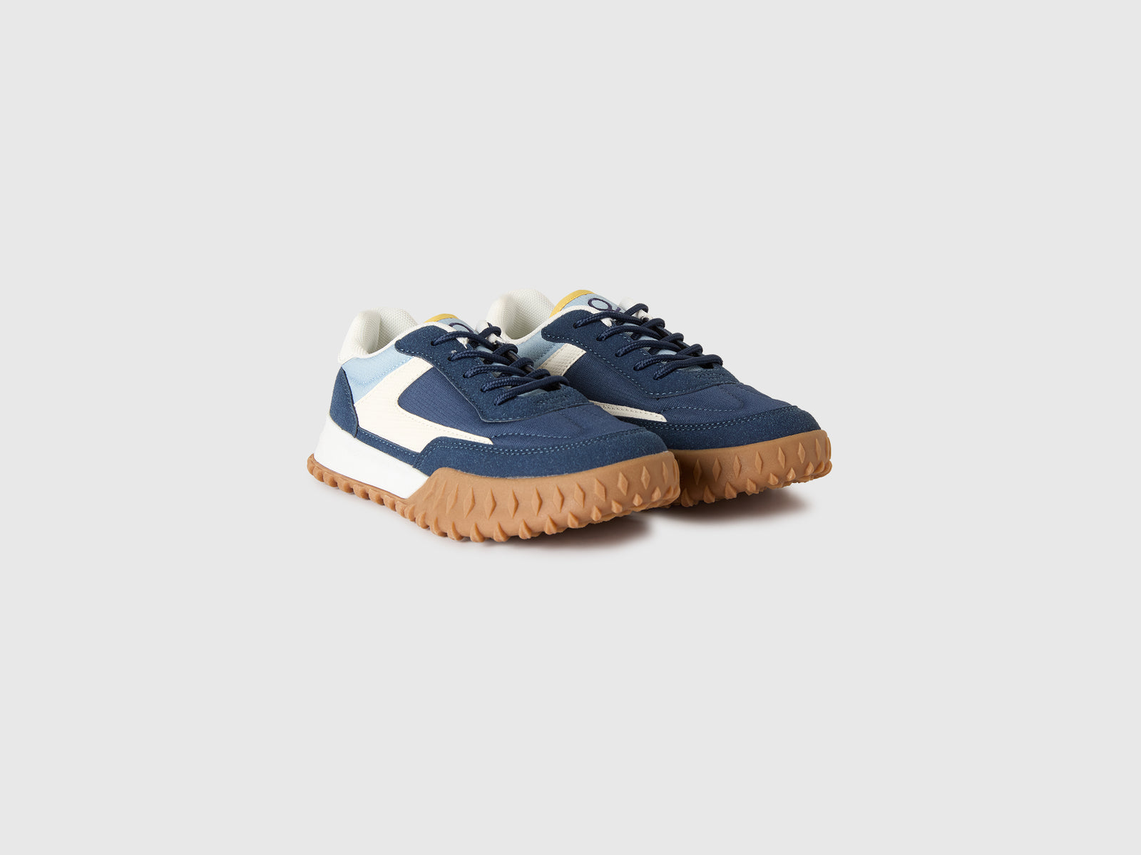 Sneakers com atacadores - ucb_image_FS
