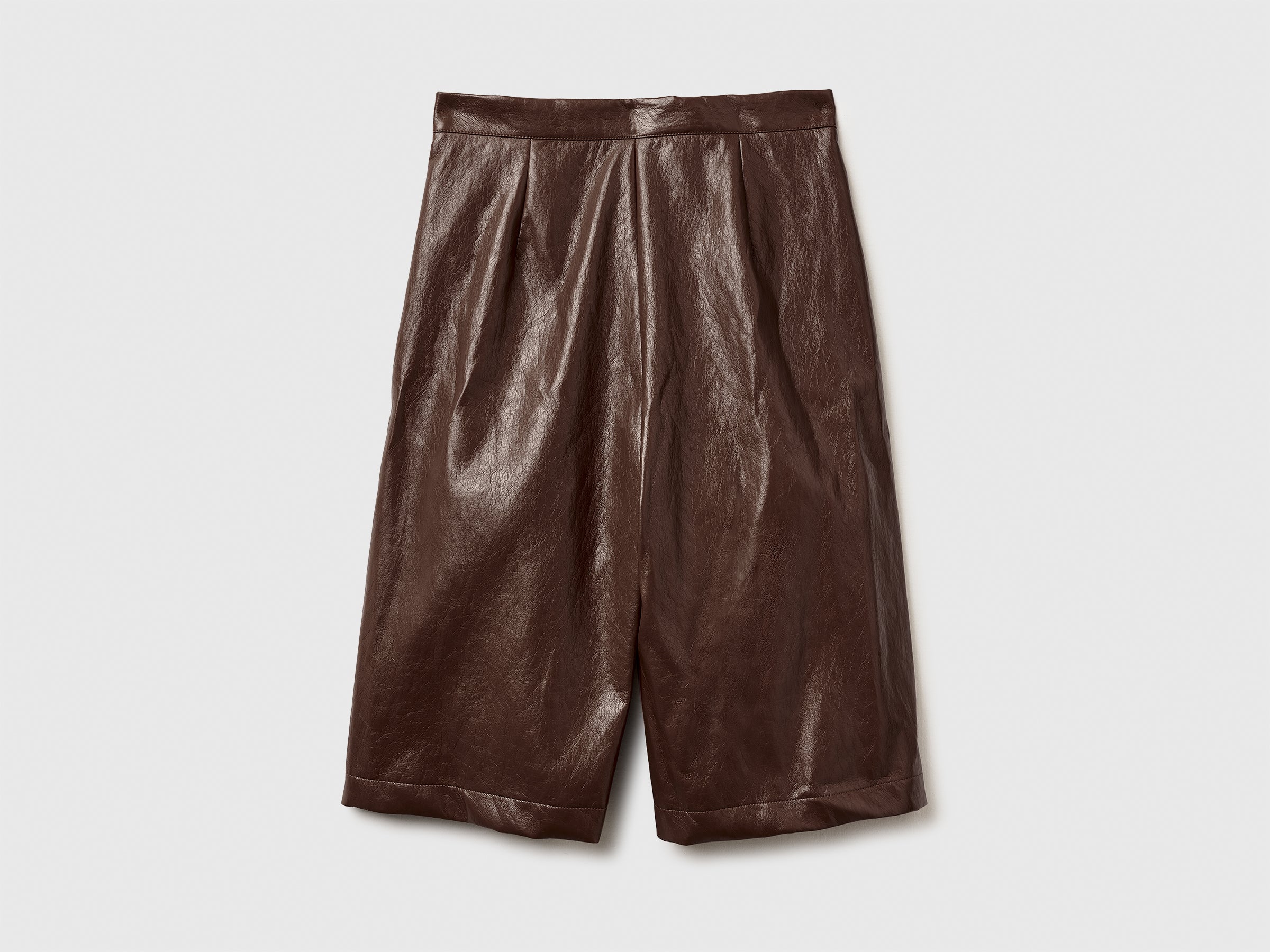 Bermudas em tecido efeito pele - ucb_image_BS