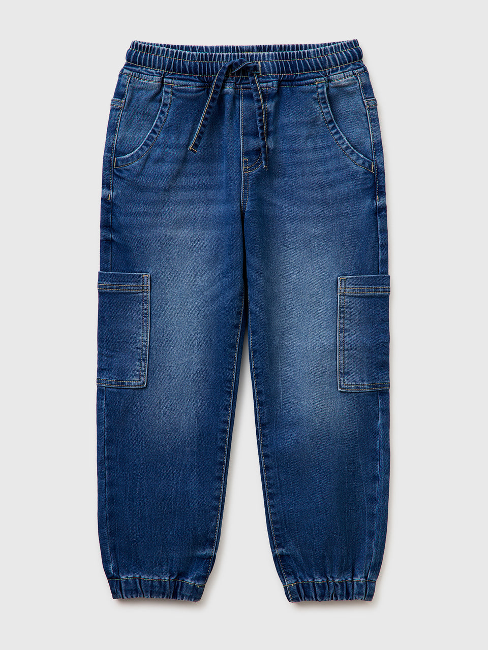 Joggers de jeans com maxi bolsos - ucb_image_FS