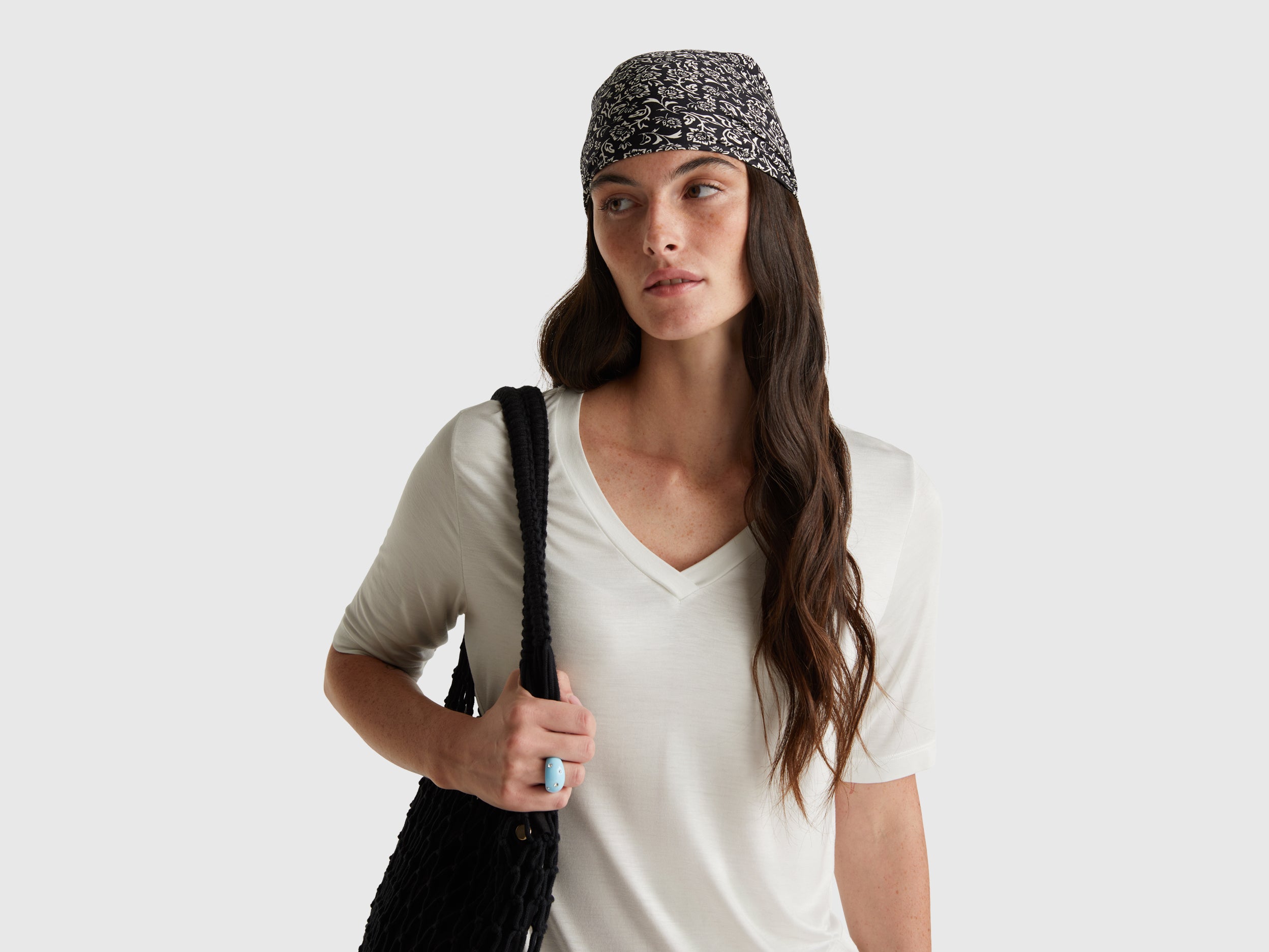 T-shirt decote em V em viscose stretch - ucb_image_FY