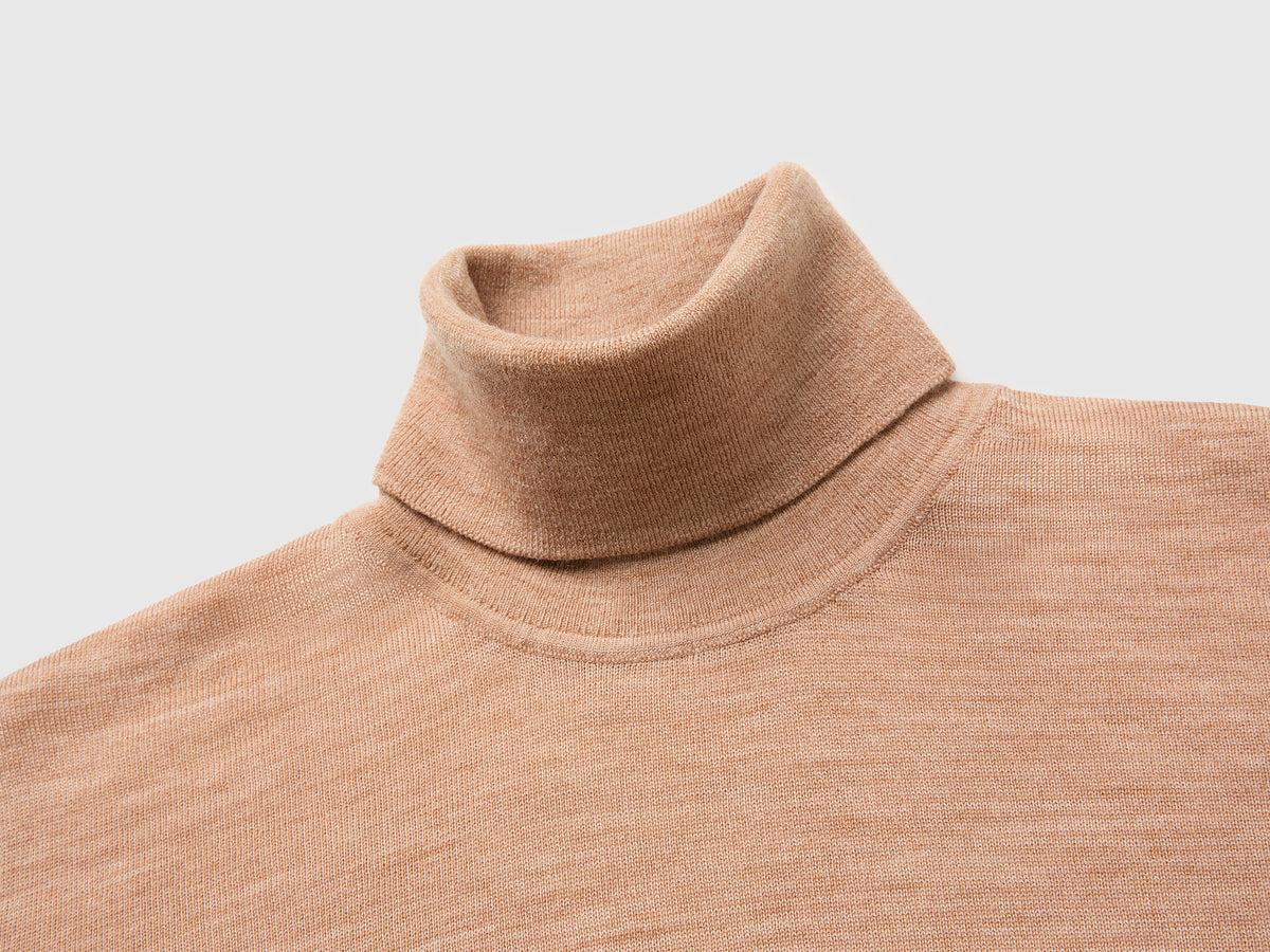 Camisola de gola alta em pura lã Merino - ucb_image_DS1