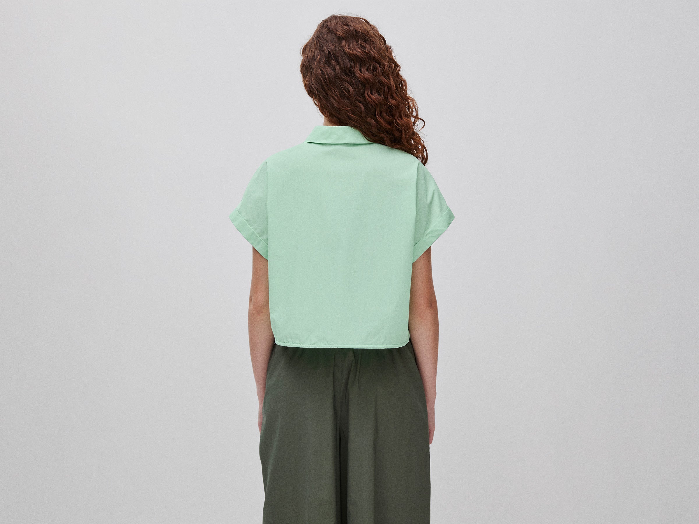 Camisa cropped com cordão de ajuste - ucb_image_B