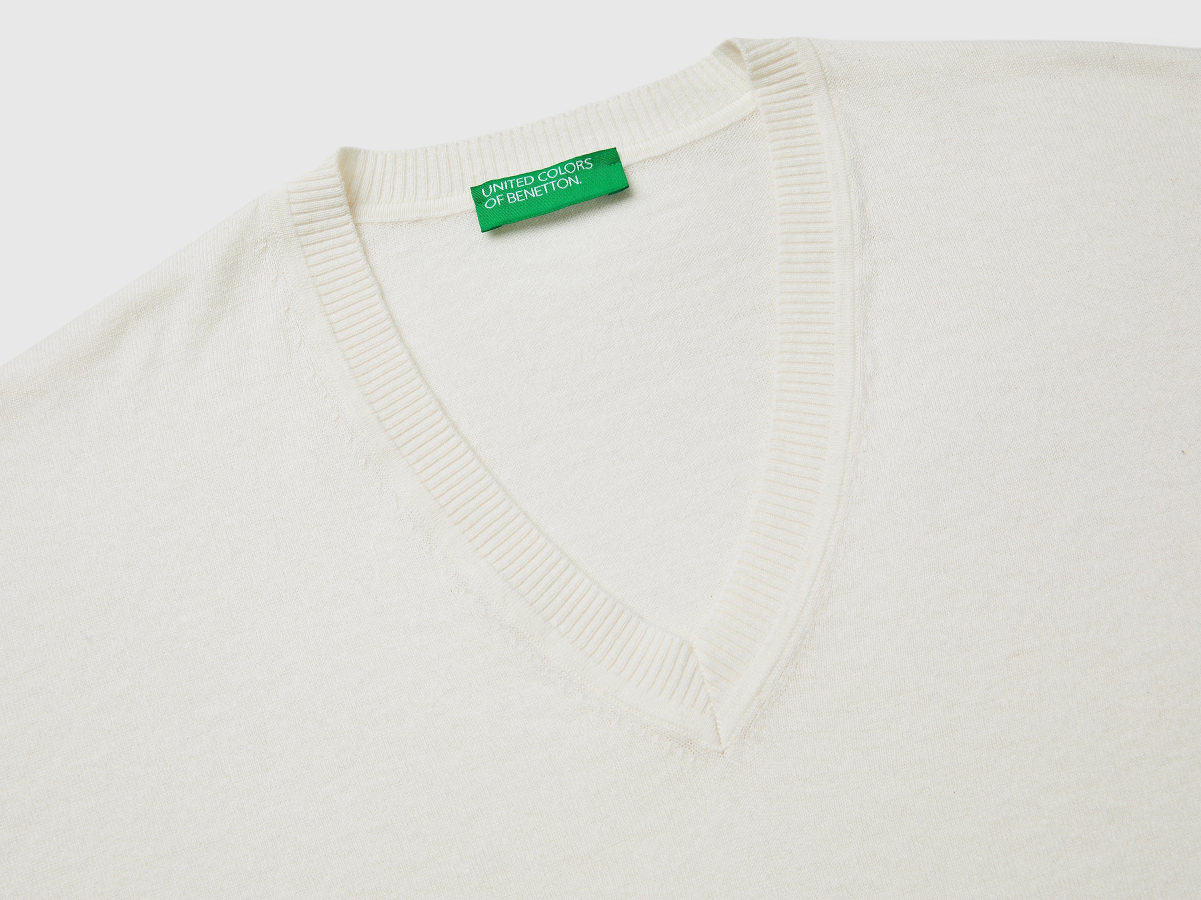 Camisola decote em V em algodão e lã - ucb_image_DS1