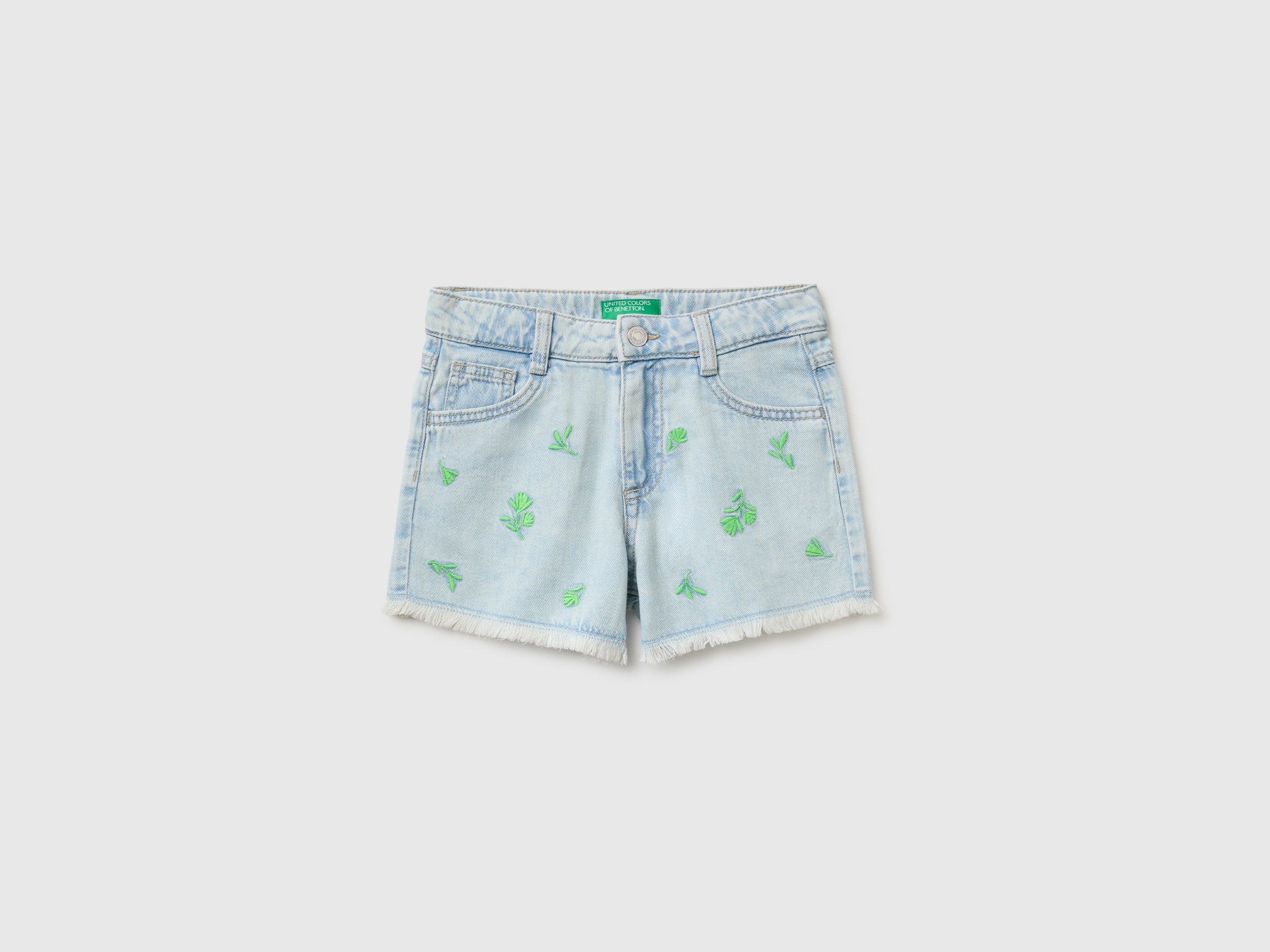 Denim shorts with little flowers - ucb_image_FS