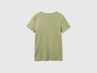 Slim fit t-shirt with V-neck - ucb_image_BS