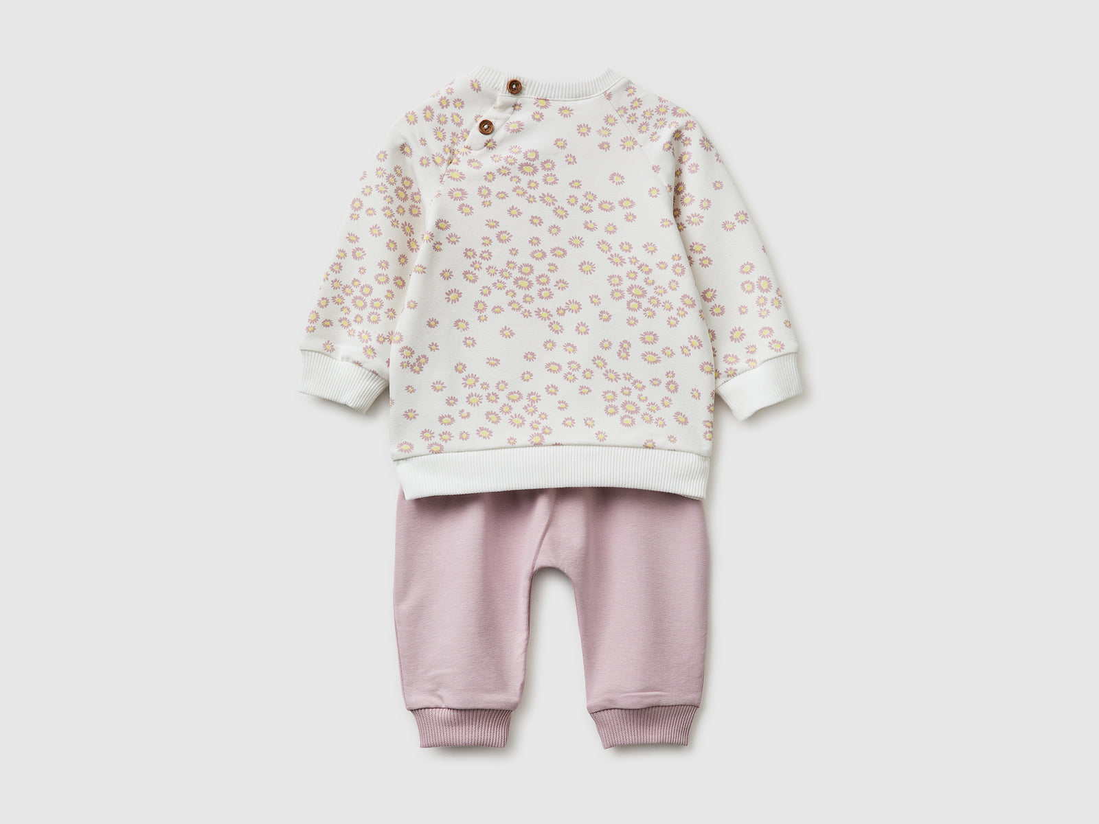 Stretch sweatshirt outfit - ucb_image_BS