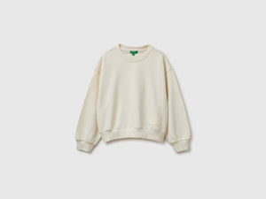 100% cotton closed sweatshirt