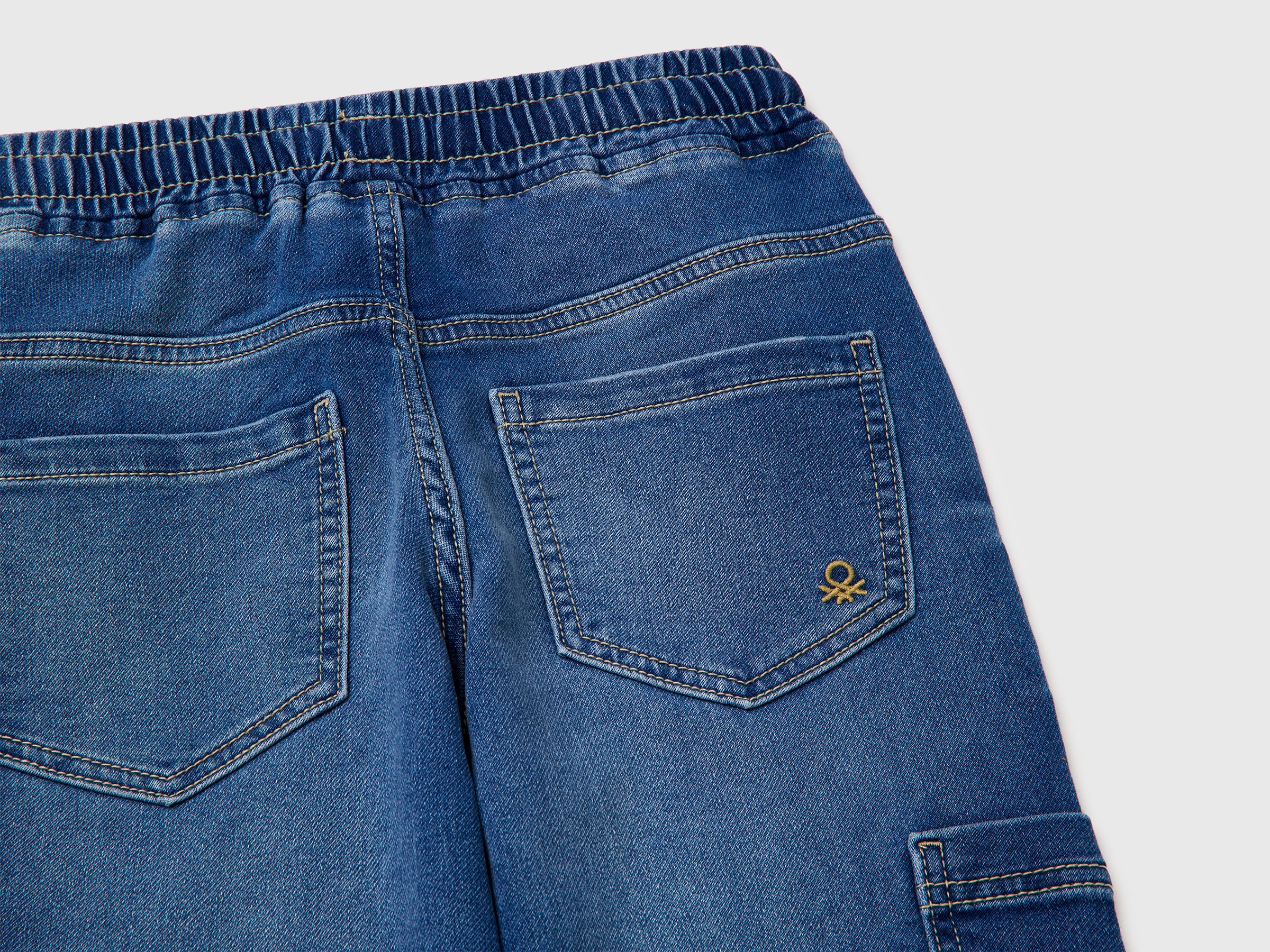 Joggers de jeans com maxi bolsos - ucb_image_DS1