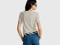T-shirt em algodão puro com decote em V - ucb_image_B