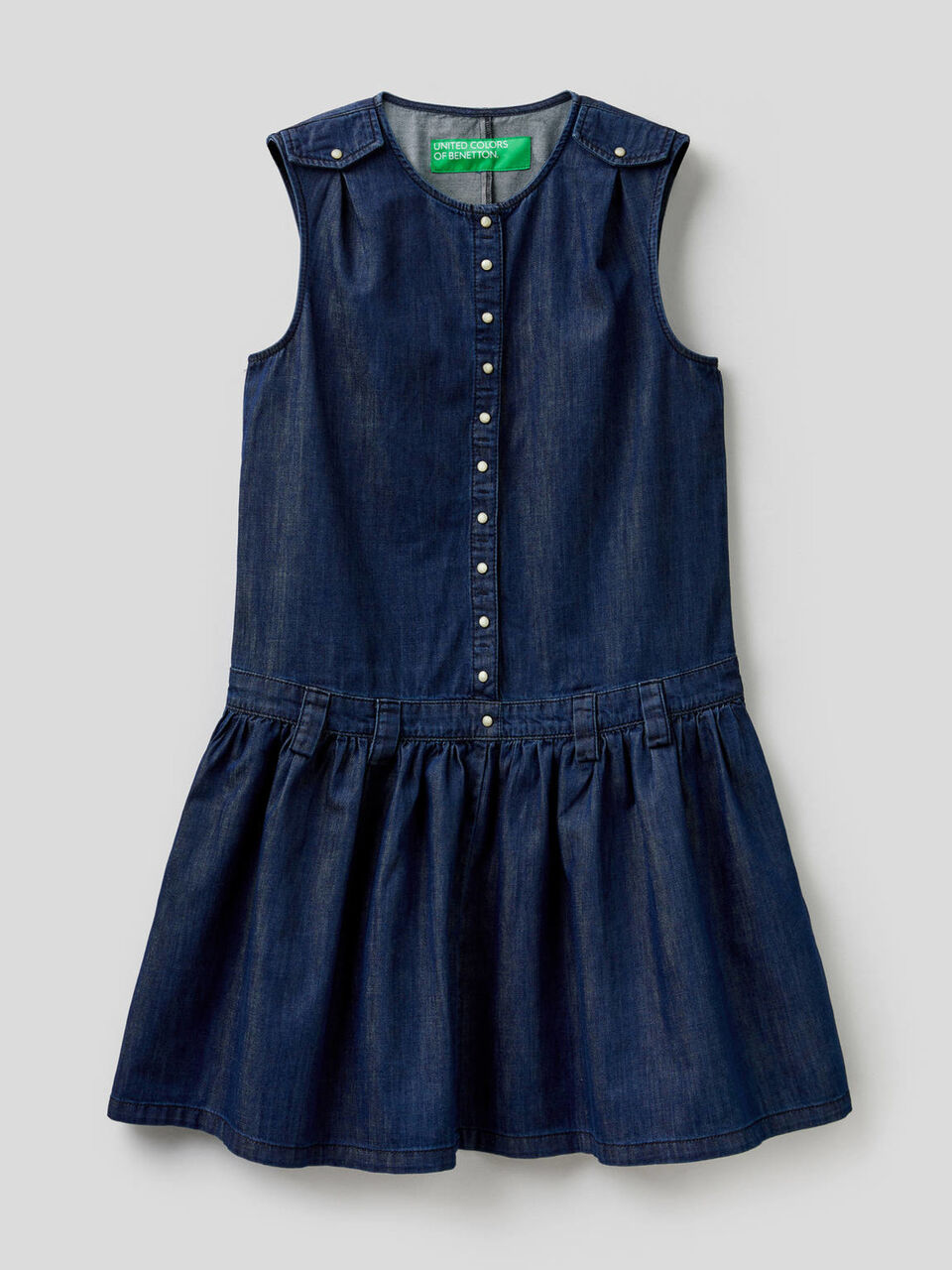 Sleeveless dress in lightweight jeans image number 1