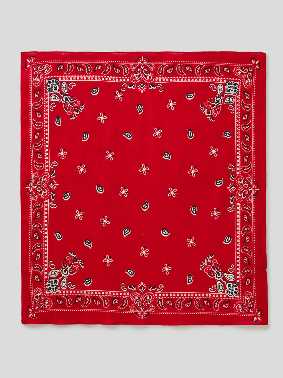 100% cotton bandana image number 1