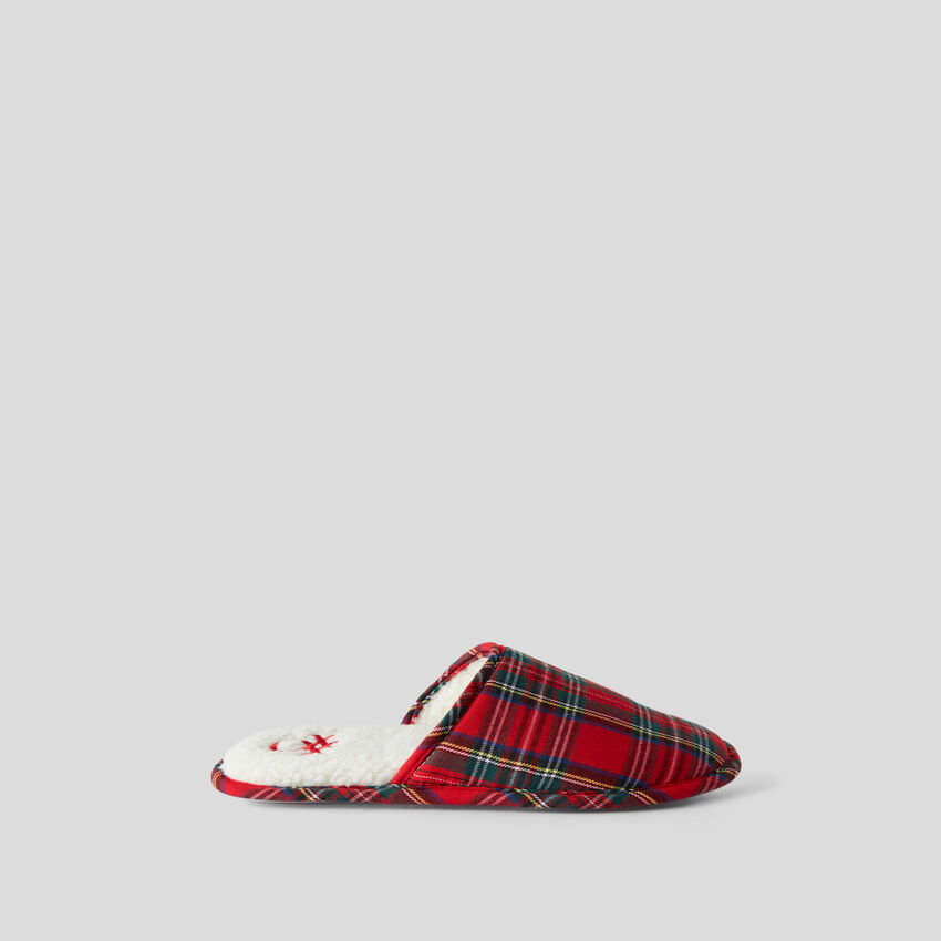 Slippers in plaid pattern fabric