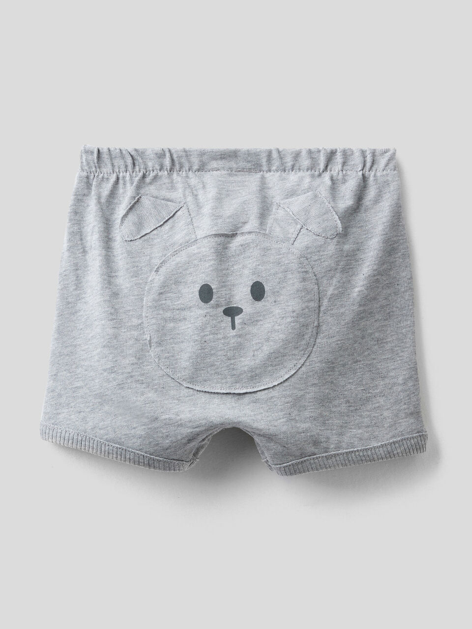 Shorts with patch on the back image number 2
