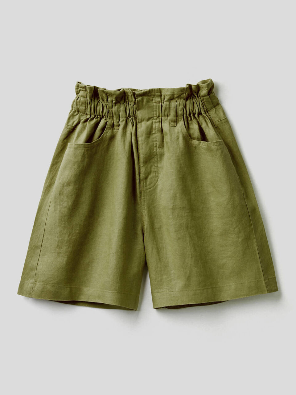 Bermudas in pure linen with ruffled waist image number 1