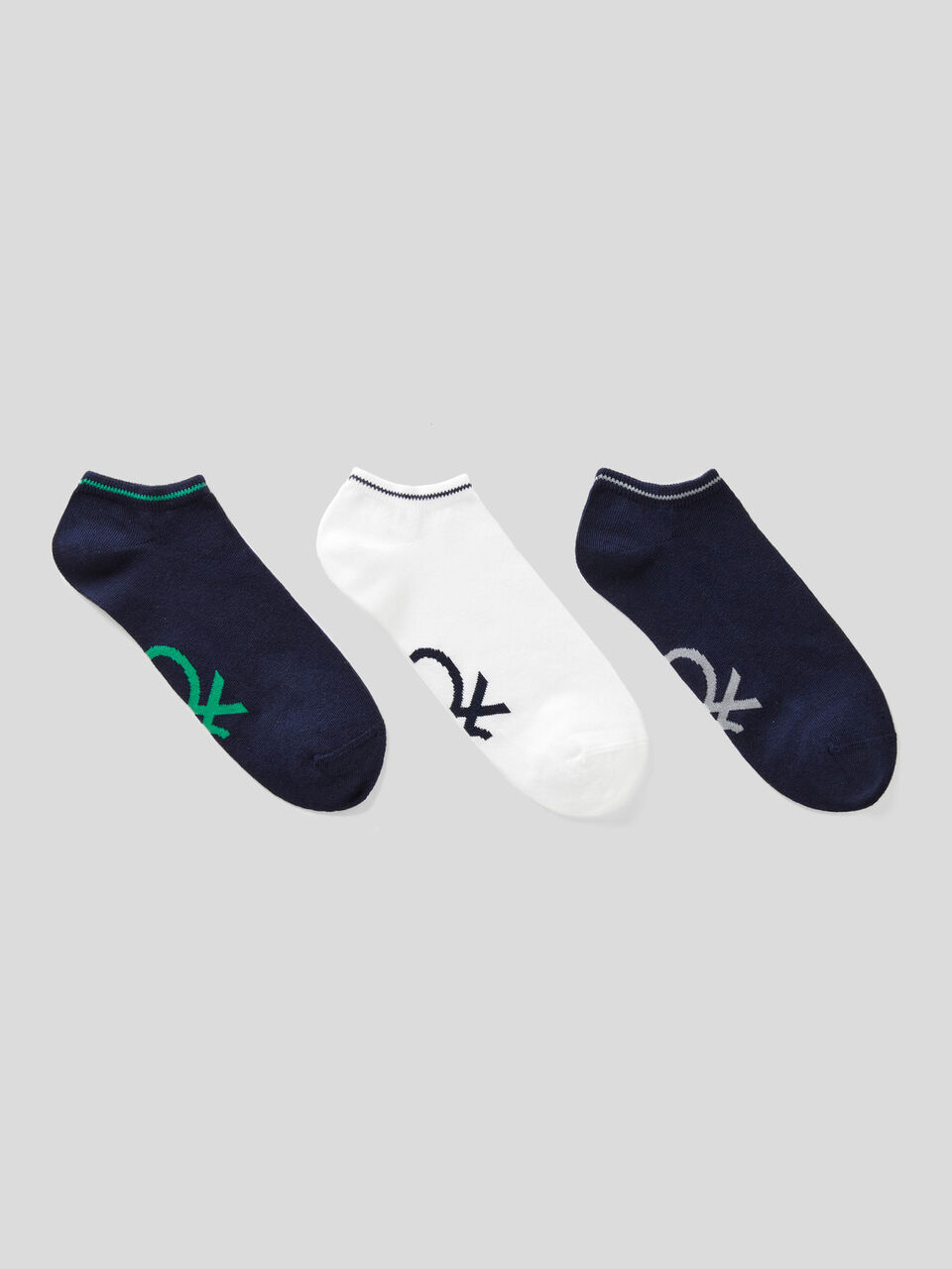 Three pairs of short socks image number 1