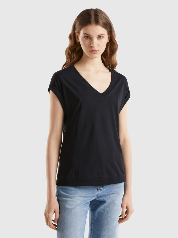 T-shirt with V-neck Women
