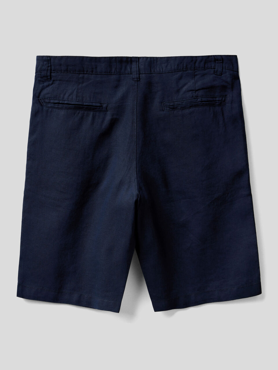 Bermudas in pure linen image number 2