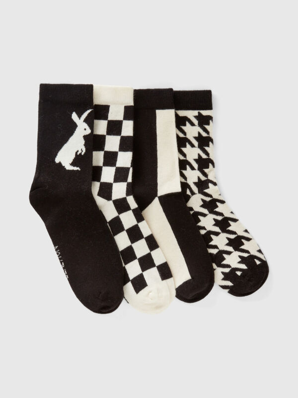 Set of black and white jacquard socks