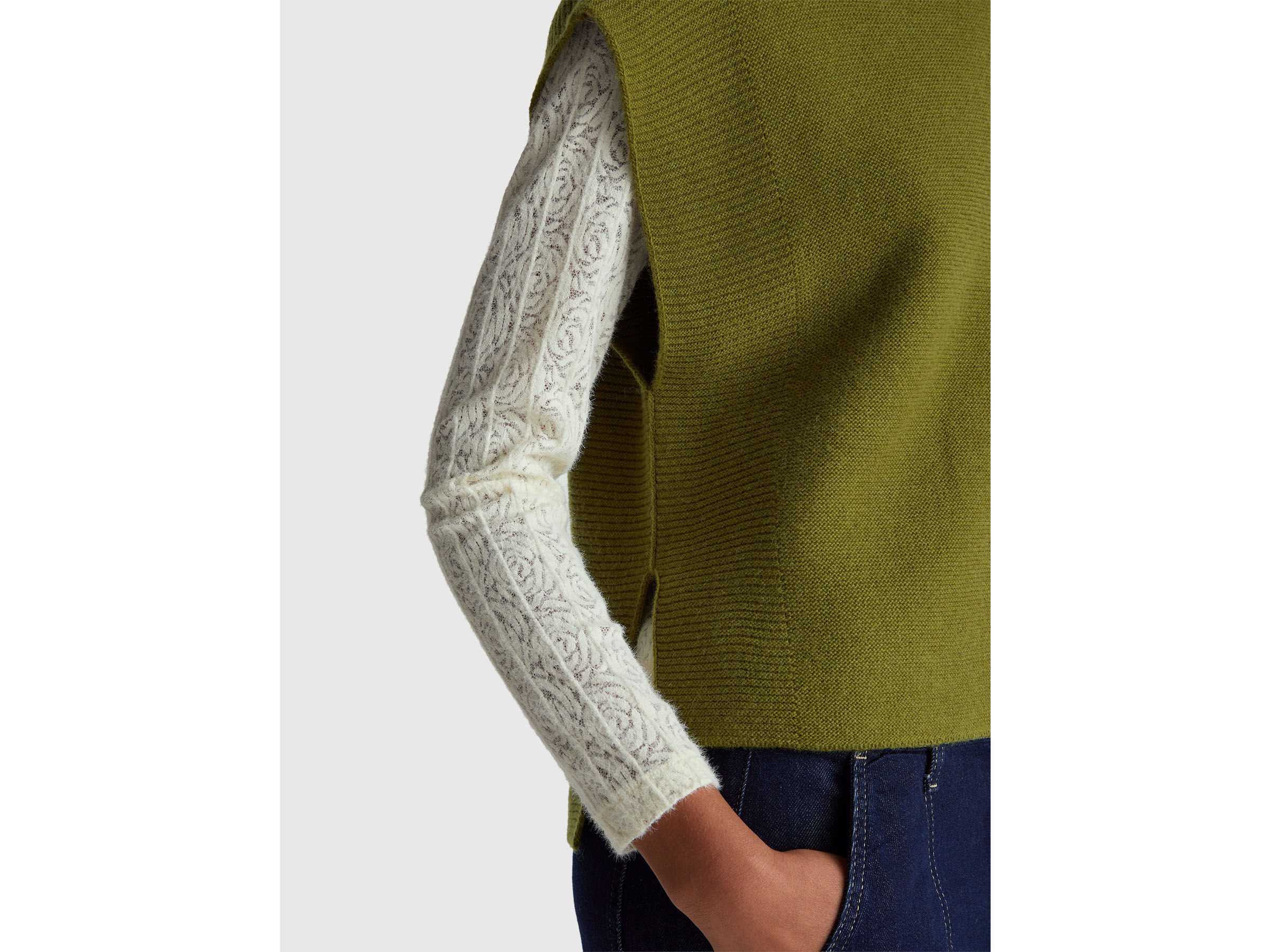 SLEEVELESS SWEATER Women image number 4