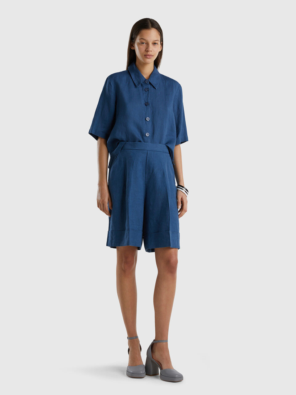 100% linen bermudas with cuffs