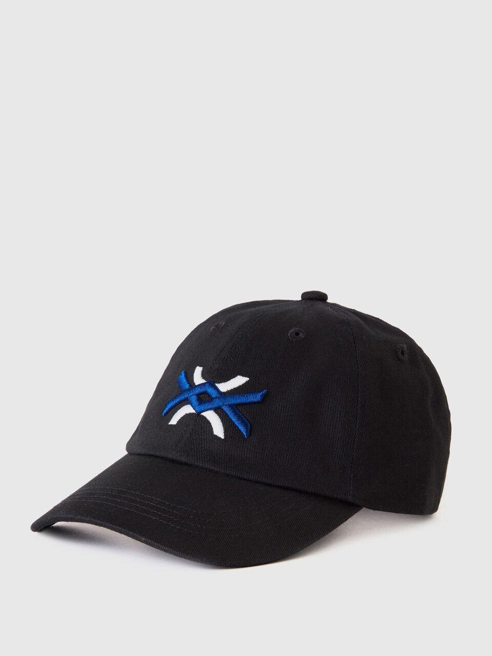 Baseball cap with logo