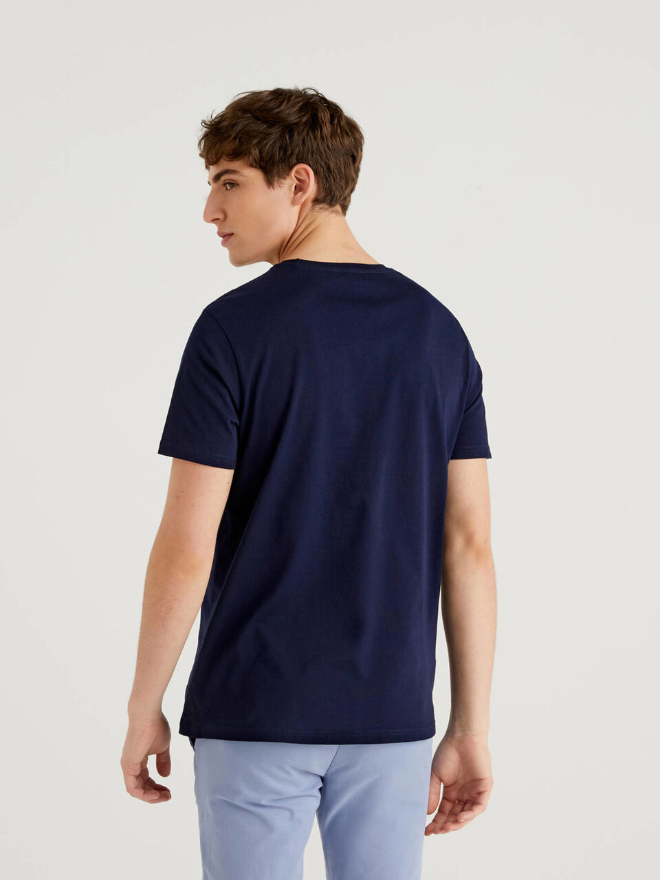 Customizable dark blue t-shirt