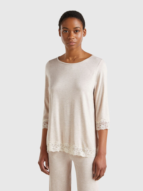 Flowy top with lace details Women
