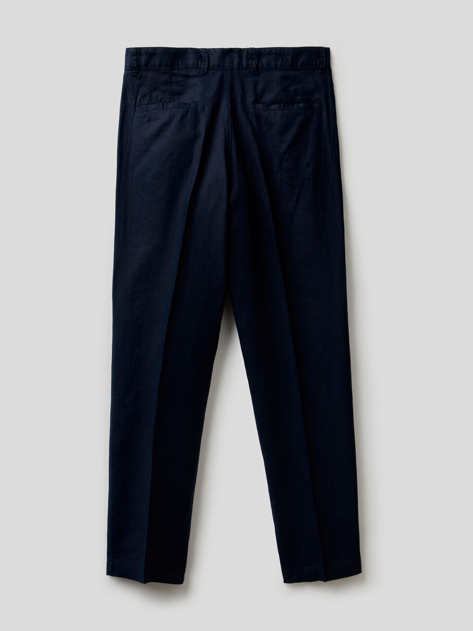 Chinos in pure linen image number 2