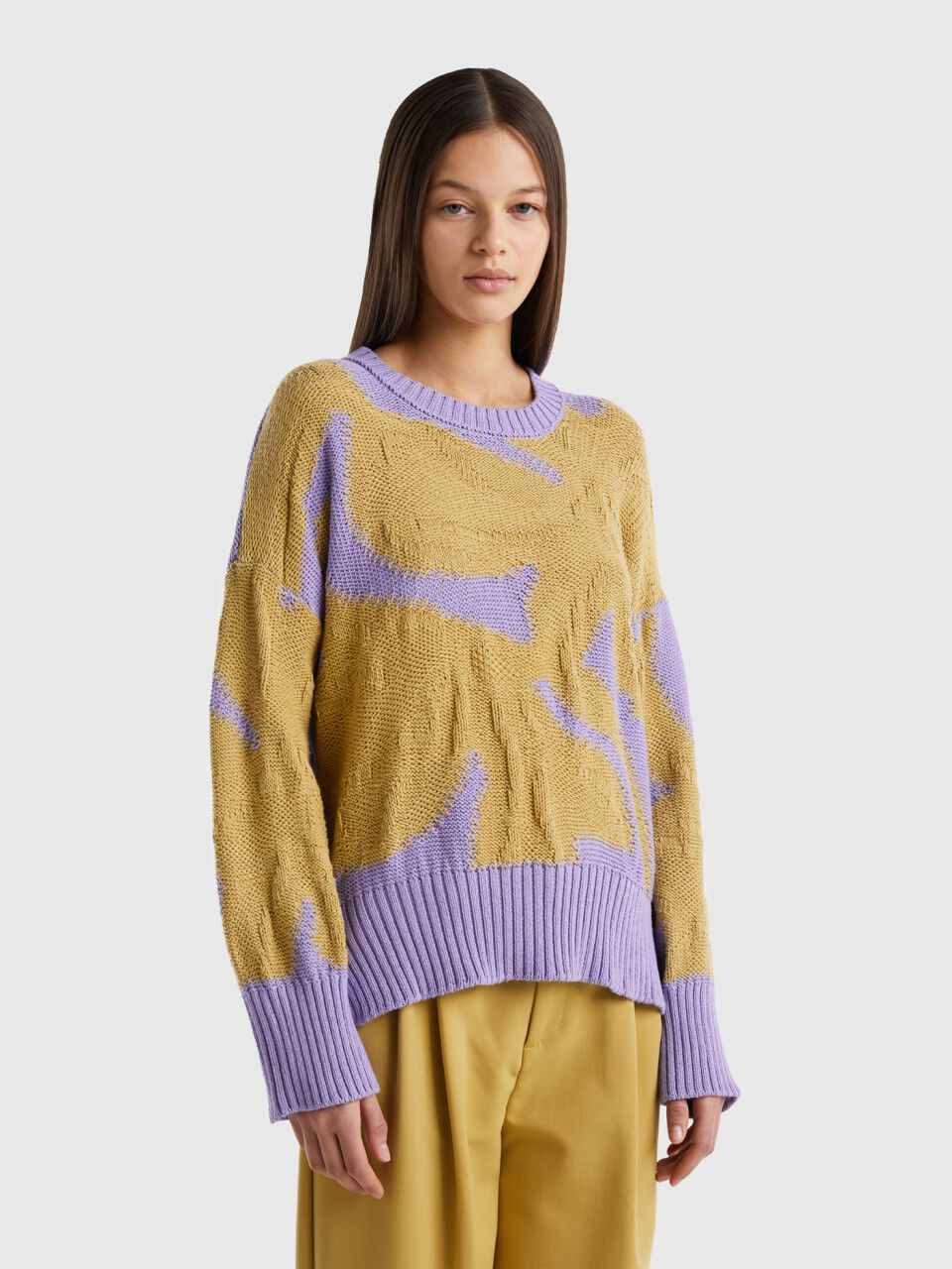 Sweater with floral inlay