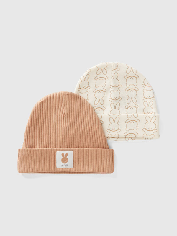 Two caps in organic cotton