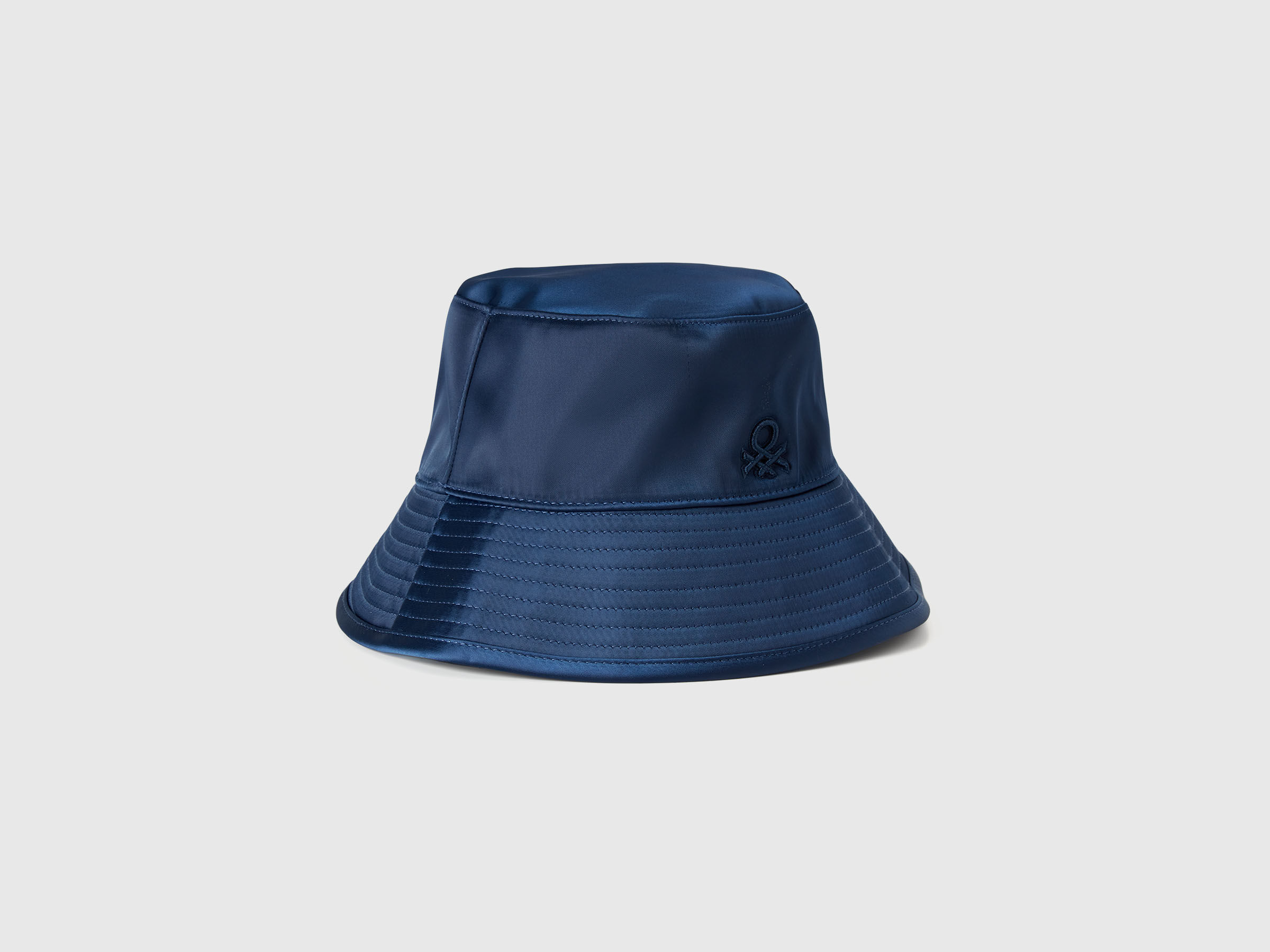 HAT Women image number 1