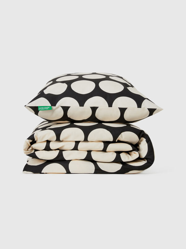 Single duvet cover set in black with white polka dots