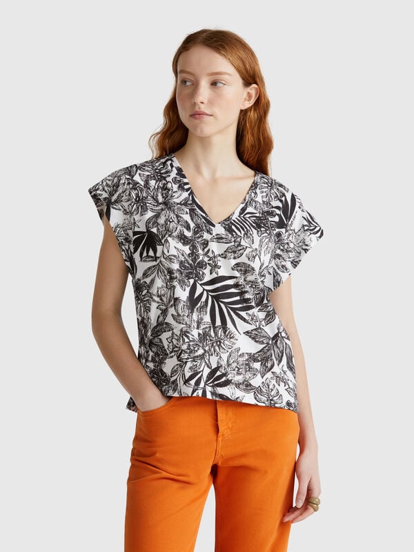 T-shirt with floral print  Women
