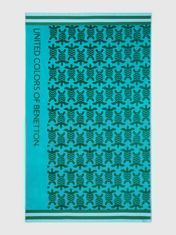 Beach towel with turtles
