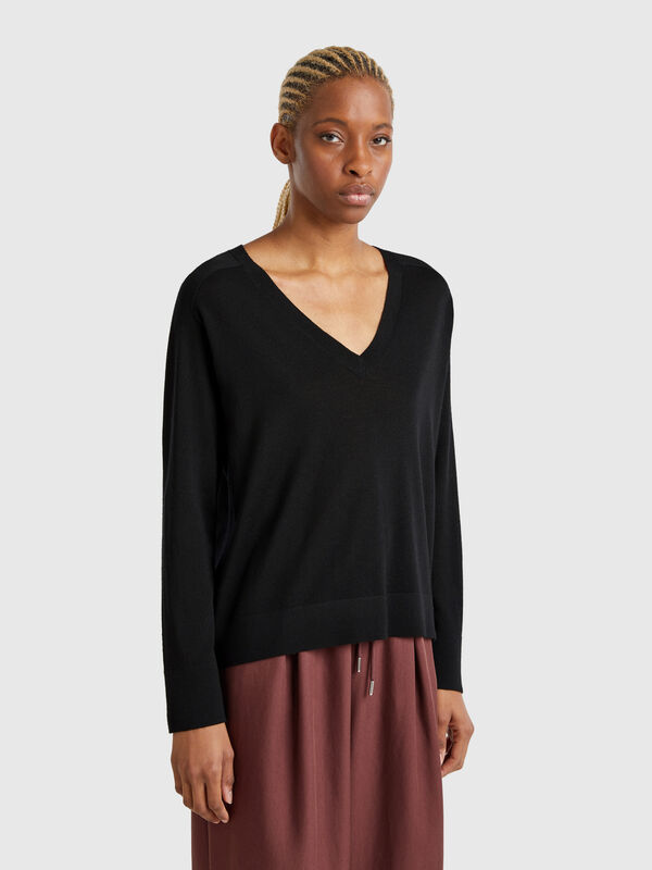 Sweater with V-neck in pure Merino wool Women
