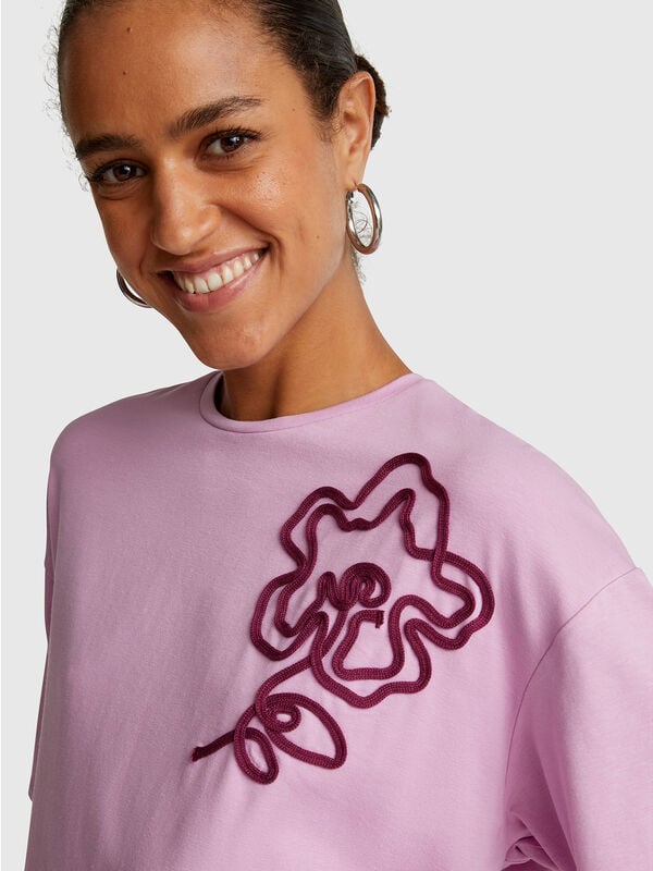 Boxy fit t-shirt with applique Women