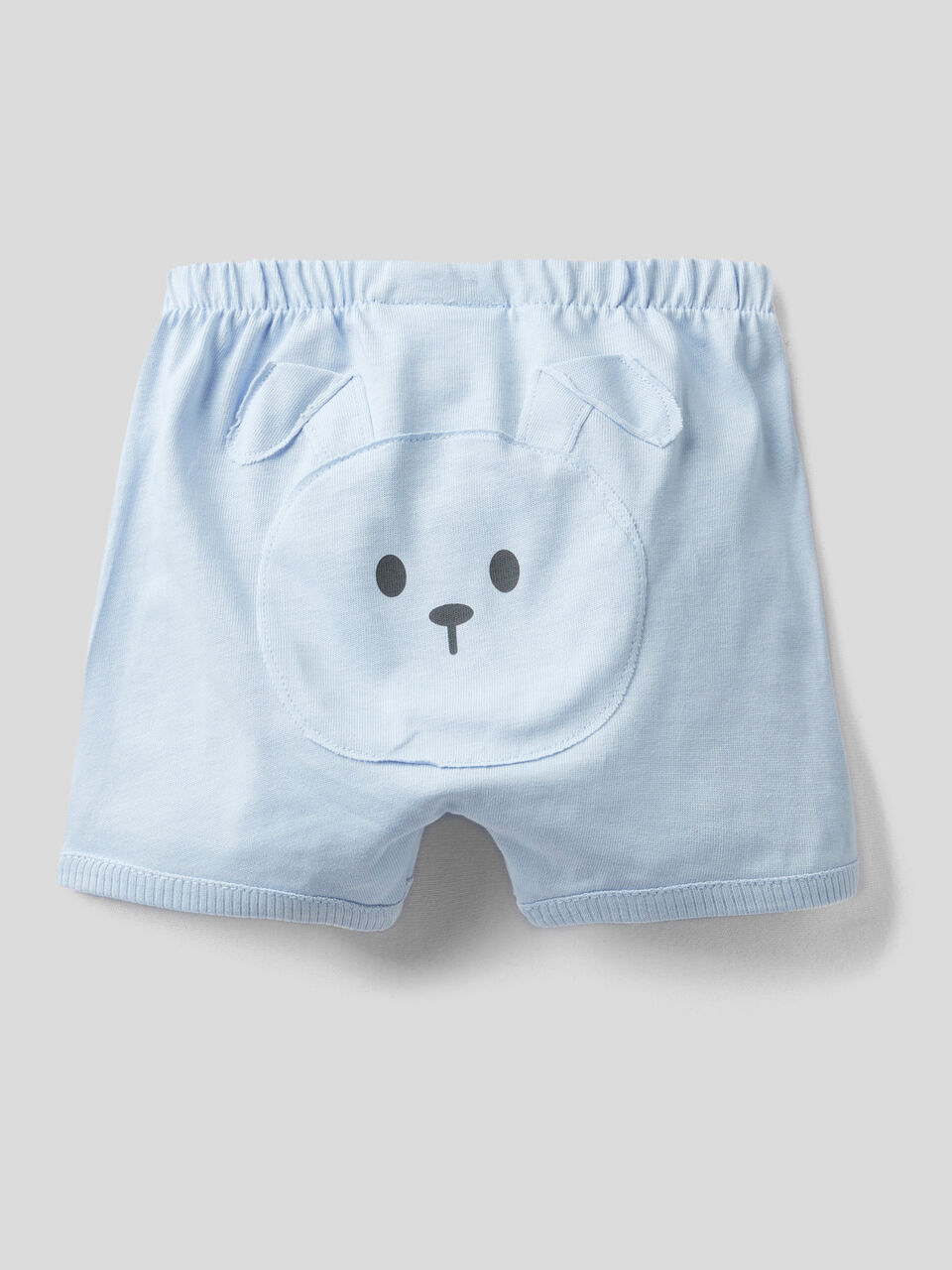 Shorts with patch on the back image number 2