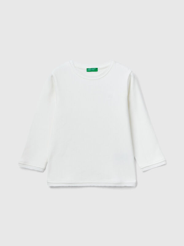 T-shirt with "BE" embroidery